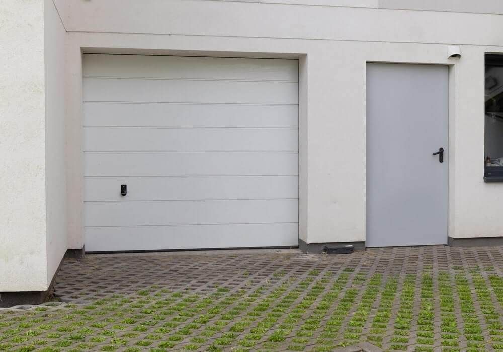 Boczne drzwi garażowe – bramtech.com.pl